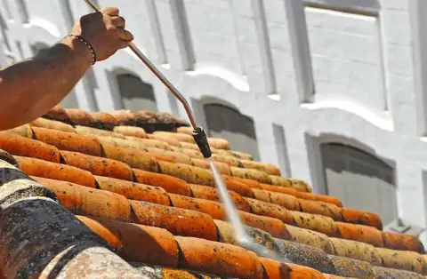 Nettoyage de toitures - Cours-les-Barres